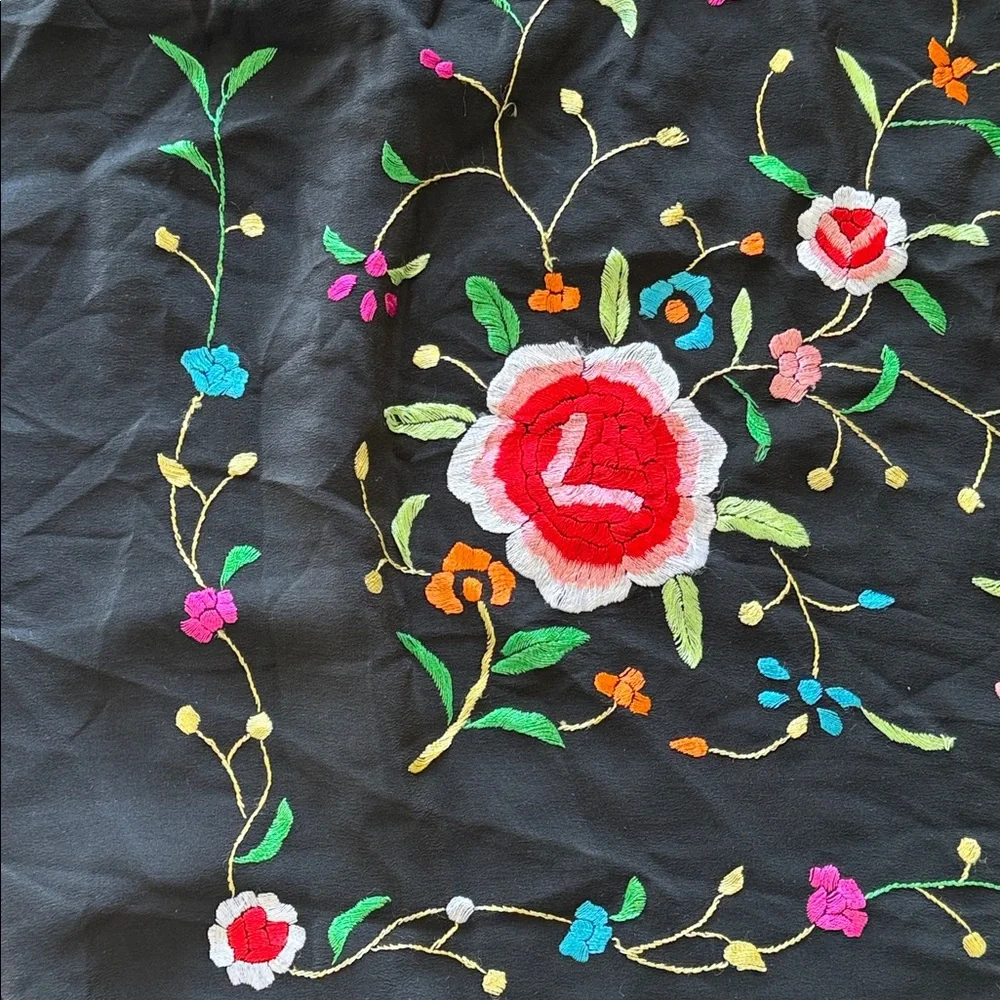 Vintage Artesania Reyes Madrid Black Floral Embroidered Silk Shawl with Fringe - Picture 5 of 8